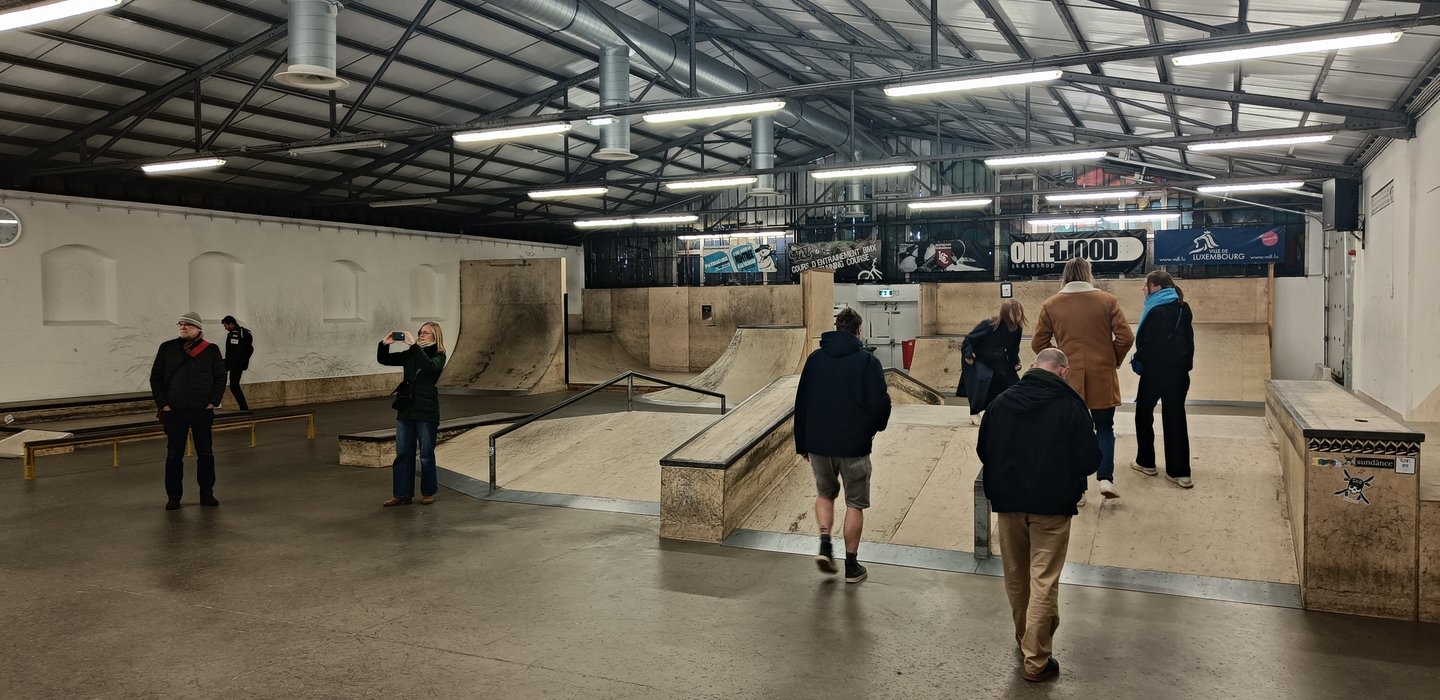 Een indoor-skateplek waar jongeren hun ding kunnen doen